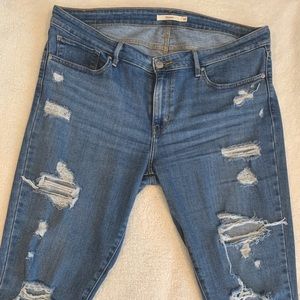 Levi’s 711 Skinny Jeans - Distressed/Frayed Ankles